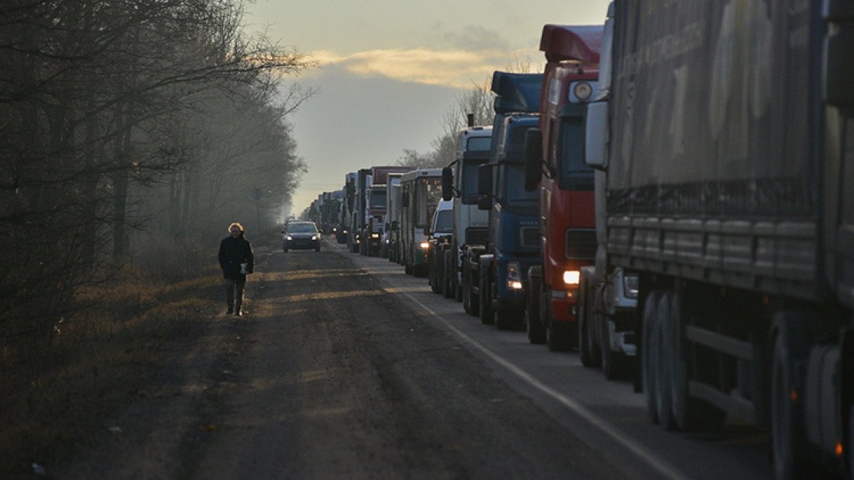 Литовские перевозчики просят власть позвать на помощь больше иностранцев 