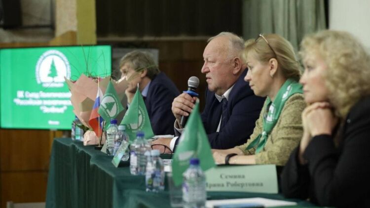 Политолог Бредихин оценил шансы "Зеленых" избраться в Госдуму 