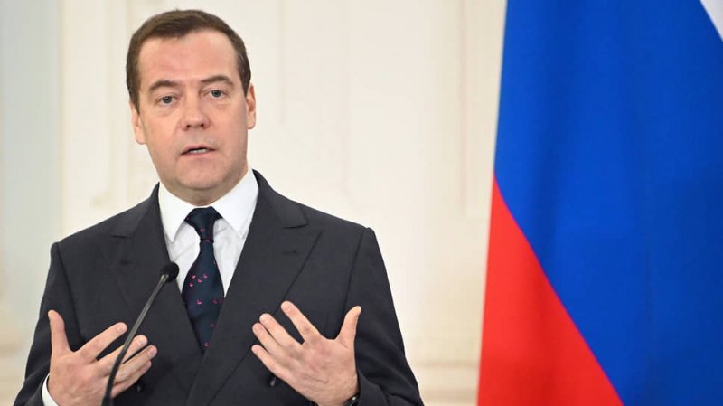 Медведев: иностранные организации пытаются обострять ситуацию в России