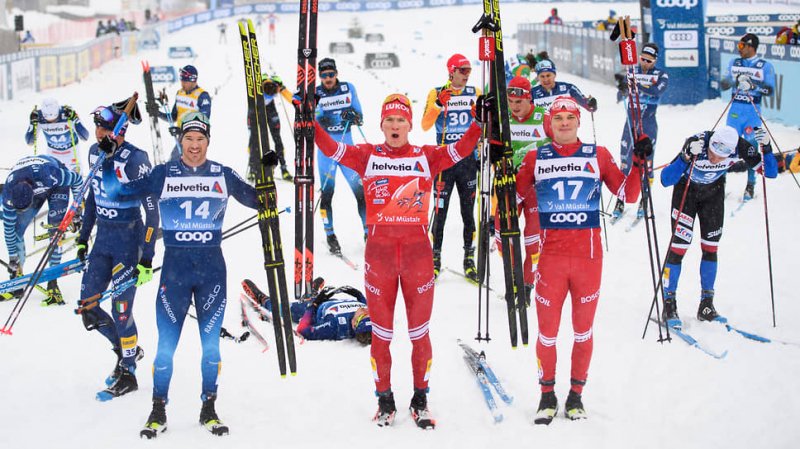 Большунов выиграл масс-старт на этапе «Тур де Ски» в Швейцарии