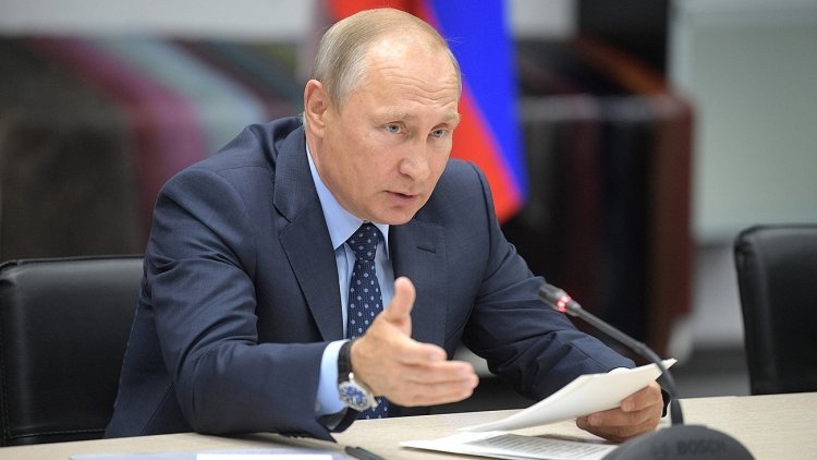Путин поручил кабмину проработать индексации пенсий для работающих россиян 