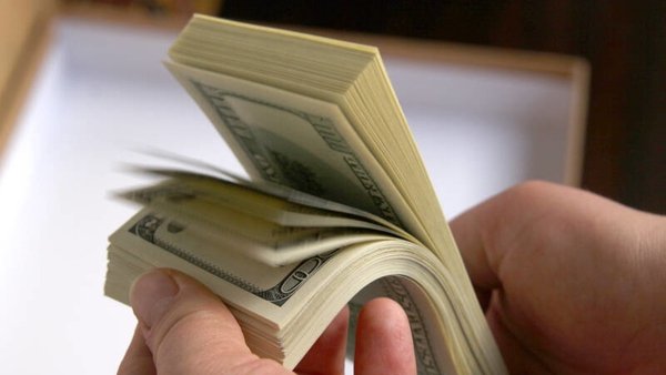 Финансист озвучил способ спасения доллара от обесценивания 