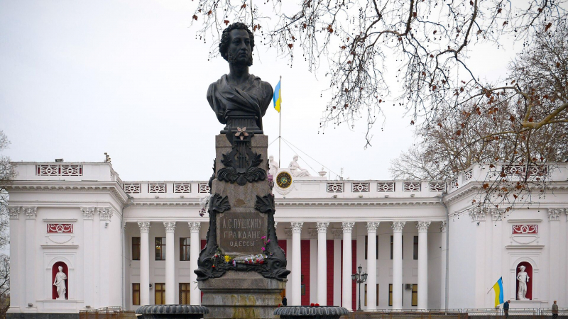 В Одессе снесут памятник Пушкину